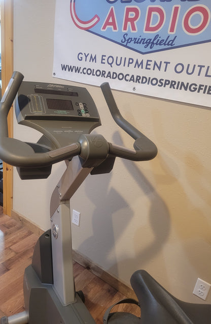 Life Fitness CLSC Upright Bike