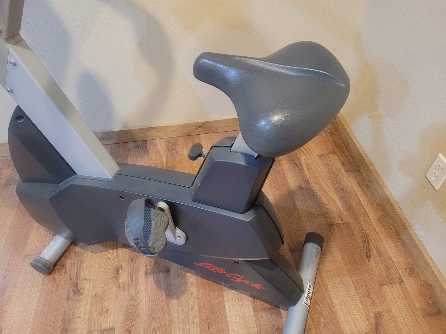 Life Fitness Integrity Series CLSC Upright Bike