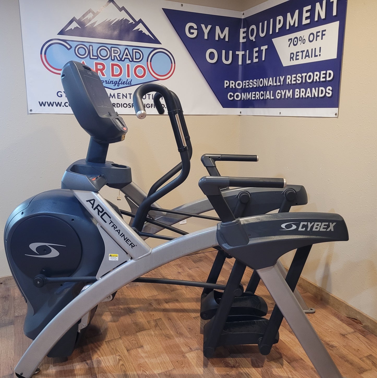 * Life Fitness 750AT Arc Trainer