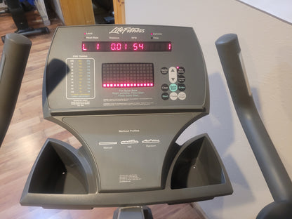 Life Fitness CLSC Upright Bike