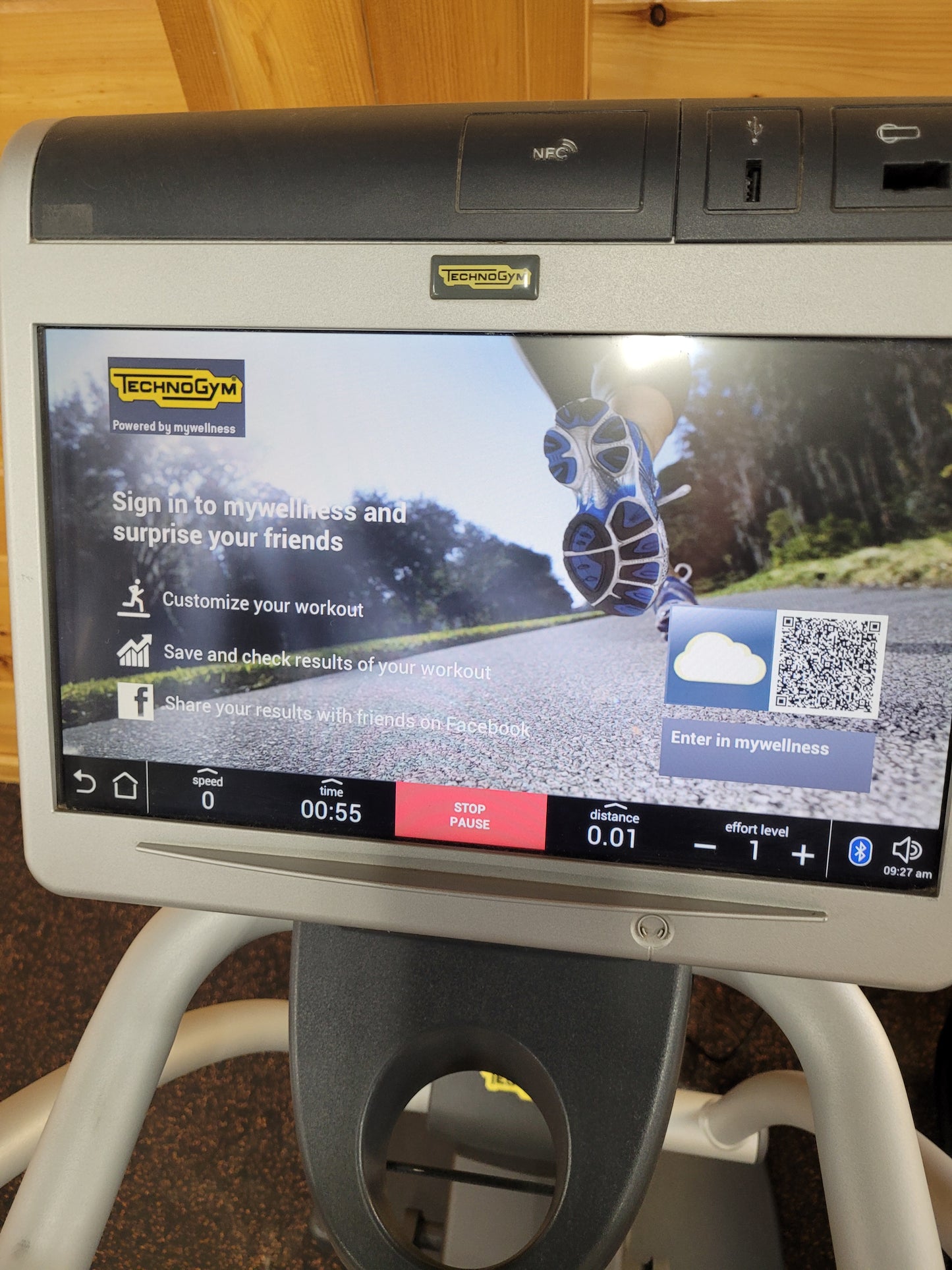 Technogym Synchro Excite 700 elliptical w/ VisioWeb