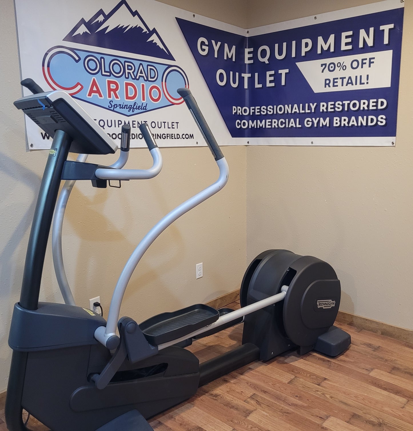 Technogym Synchro Excite 700 elliptical w/ VisioWeb